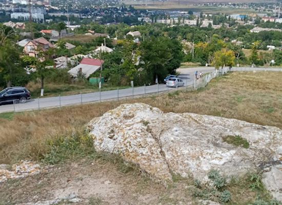 ukraine/kerch/attraction/melek-chesmensky-mound