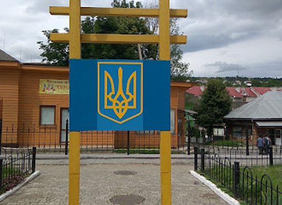 ukraine/pylypets/attraction/monument-rail-spike