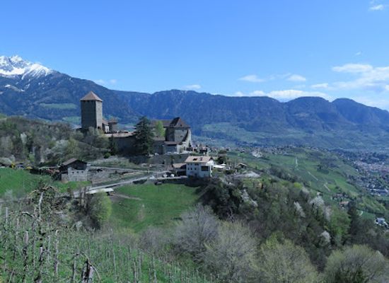 italy/alto-adige/attraction/tyrol-castle