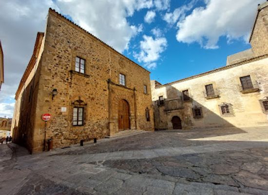 spain/extremadura/attraction/plaza-de-santa-maria