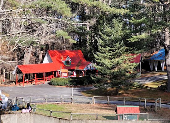 vermont/mount-equinox/attraction/santa-s-land-usa