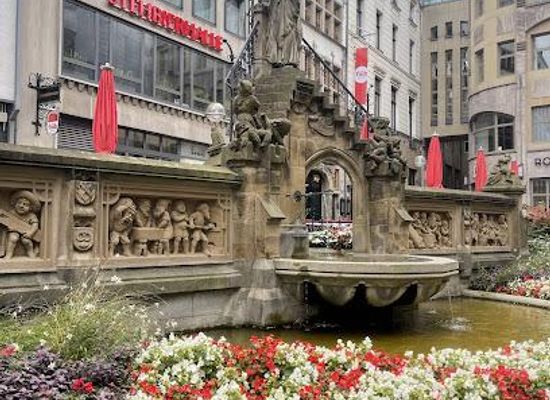 germany/eifel/attraction/heinzelmannchenbrunnen-koln-edmund-renard
