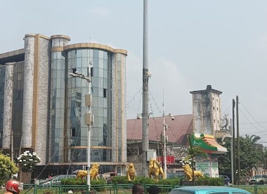 cameroon/douala/akwa/attraction/rond-point-salle-de-fete-d-akwa-douala
