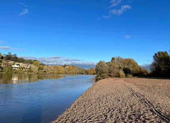 france/loire-valley/attraction/l-ile-des-nainous