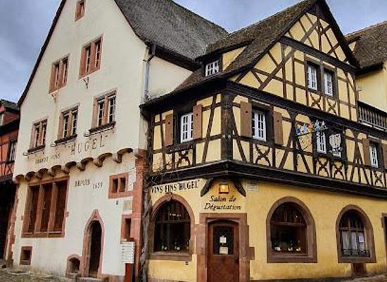 france/alsace/attraction/famille-hugel-viticulteurs-et-negociants-a-riquewihr-depuis-1639