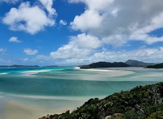 australia/whitsunday-islands/attraction/lady-enid-barefoot-luxury-day-sailing-iconic-whitsunday-adventures
