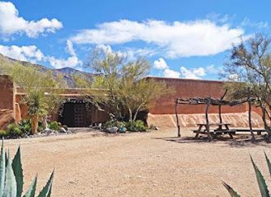 arizona/tucson/attraction/degrazia-gallery-in-the-sun