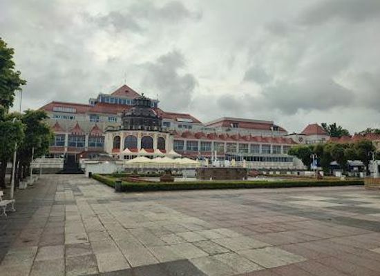 poland/hel-peninsula/attraction/skwer-kuracyjny