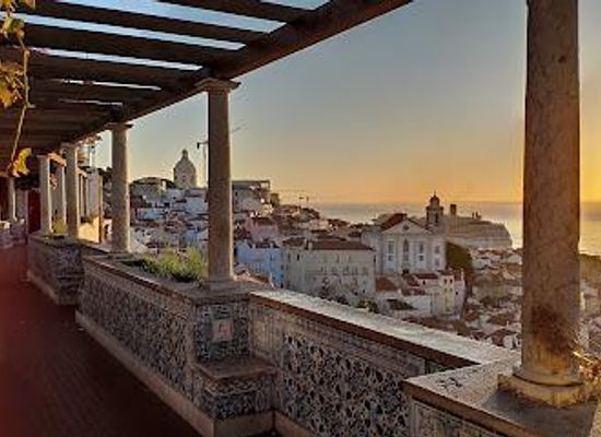 portugal/lisbon/attraction/miradouro-de-santa-luzia