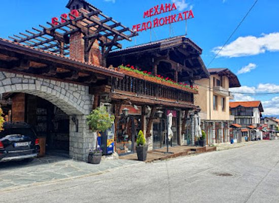 bulgaria/dobrinishte/attraction/nikola-vaptsarov-square