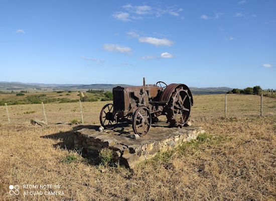 uruguay/aigua/attraction/tractor-antiguo