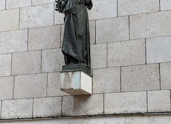 germany/stuttgart/attraction/stuttgardia-skulptur