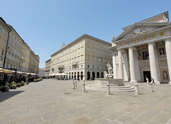italy/trieste/attraction/statua-di-gabriele-d-annunzio