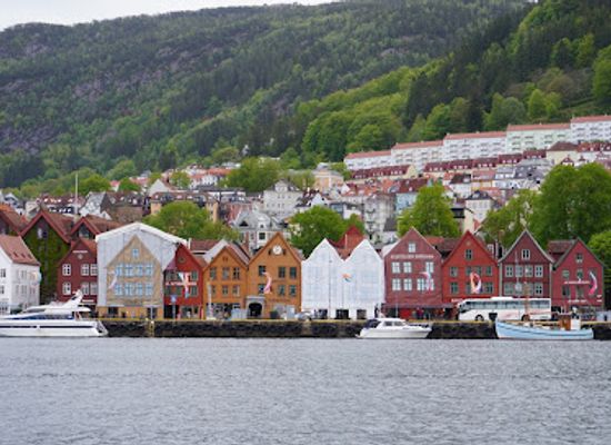 norway/bergen/bryggen/attraction/bryggen-harbour-view