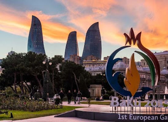 azerbaijan/baku/flame-towers/attraction/azneft-square