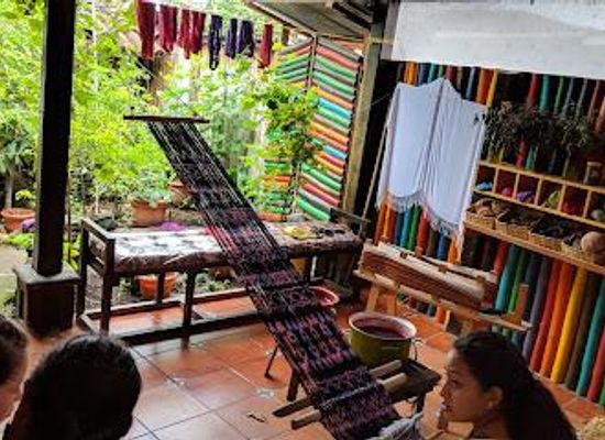 guatemala/lake-atitlan/attraction/casa-flor-ixcaco-weaving-cooperative