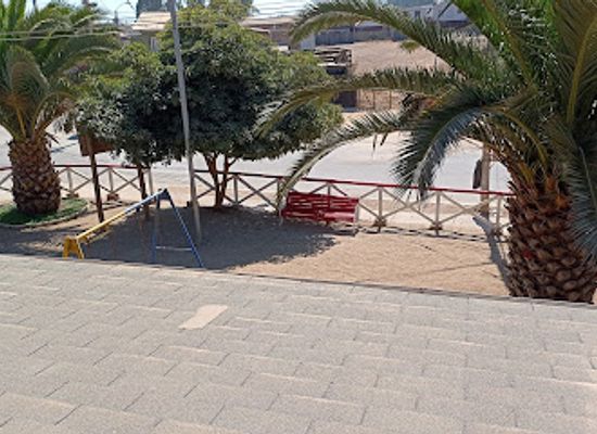 chile/pichilemu/attraction/plaza-villa-las-palmeras