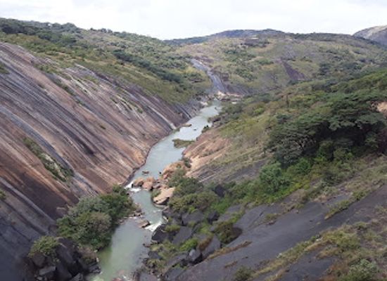 zimbabwe/lowveld/attraction/lake-mutirikwi