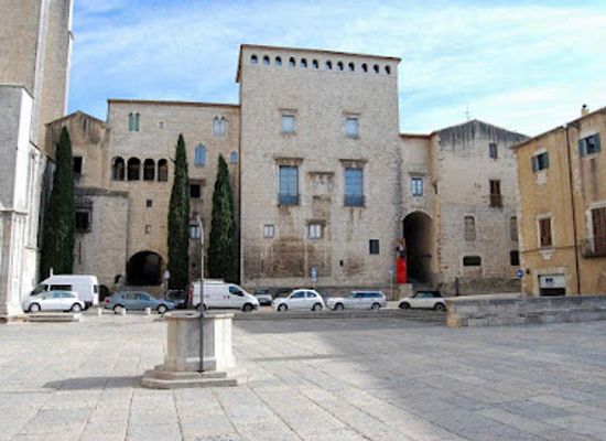 spain/girona/eixample/attraction/museu-d-art-de-girona