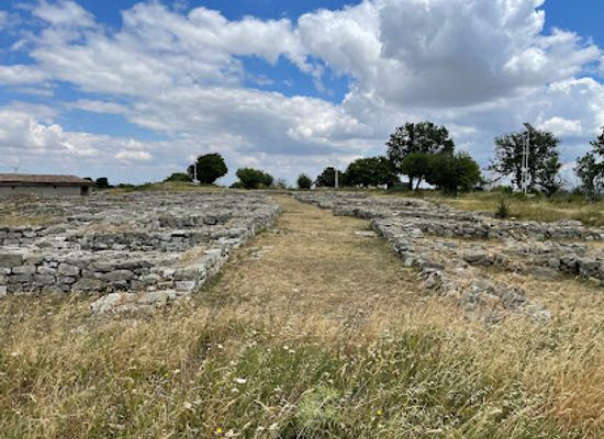 italy/basilicata/attraction/serra-di-vaglio-archeaological-site