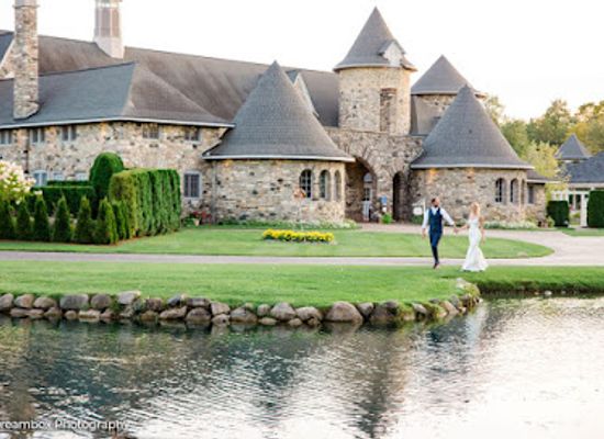michigan/charlevoix/attraction/castle-farms