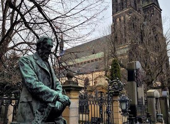 czechia/prague/attraction/vysehrad-cemetery