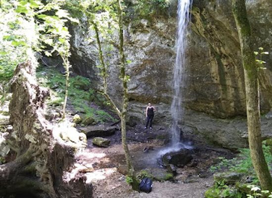 arkansas/ozark-mountains/attraction/indian-rockhouse-trail