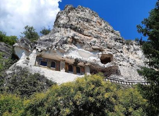 bulgaria/ruse/attraction/rock-monastery-st-dimitar-basarbovski