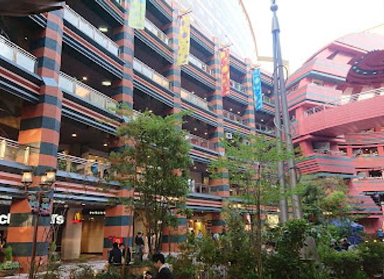 japan/chikugo/attraction/canal-city-hakata-sun-plaza-stage-fountain