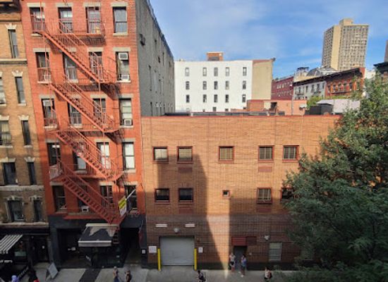 new-york/new-york-metropolitan-area/attraction/the-museum-of-interesting-things-secret-speakeasy