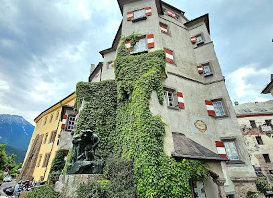 austria/innsbruck/attraction/father-and-son-or-anno-nine-war-memorial