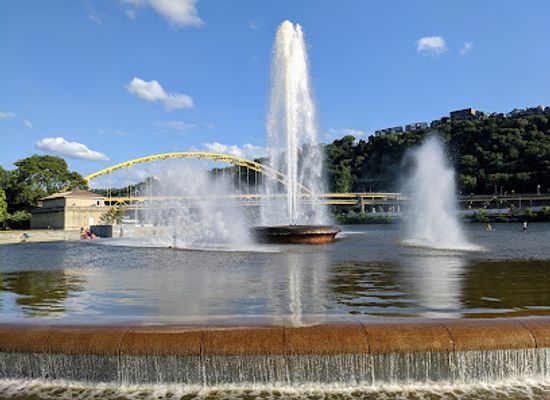 pennsylvania/northern-tier/attraction/point-state-park-fountain