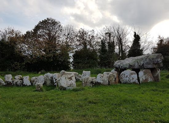 jersey/st-aubin-s-bay/attraction/faldouet-dolmen-la-pouquelaye-de-faldouet