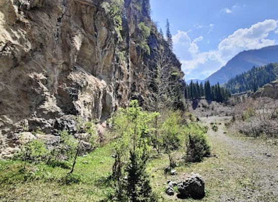 kazakhstan/bartogay-lake/attraction/abandoned-mine-cave