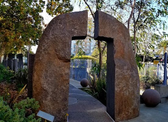 california/east-bay/attraction/emeryville-shellmound-memorial