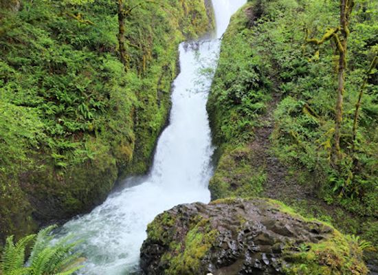 oregon/cascade-mountains/attraction/bridal-veil-falls