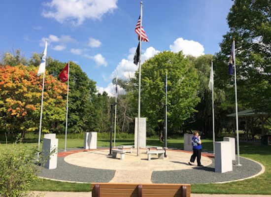 michigan/traverse-city/attraction/traverse-city-veterans-memorial-park