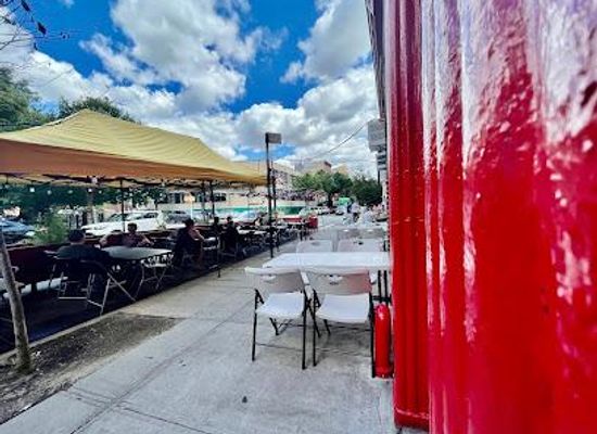 new-york/new-york-metropolitan-area/attraction/7b-horseshoe-bar-aka-vazacs