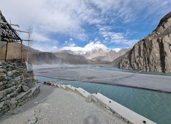 pakistan/khunjerab-pass/attraction/hussaini-bridge-viewpoint