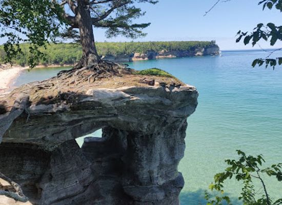 michigan/pictured-rocks-national-lakeshore/attraction/chapel-falls
