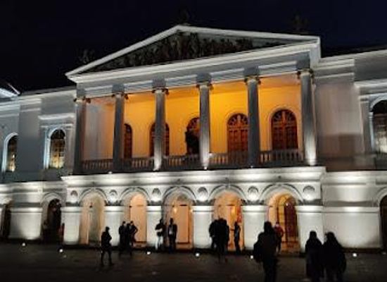 ecuador/quito/attraction/teatro-sucre