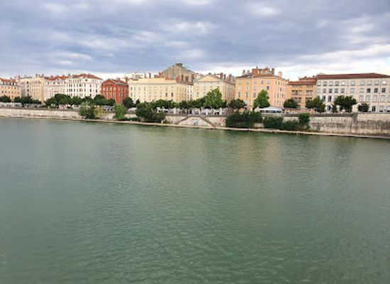 france/rhone-alpes/attraction/place-bellecour