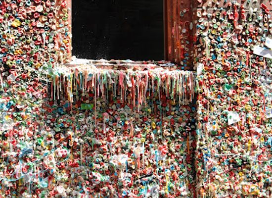 washington/western-washington/attraction/the-gum-wall