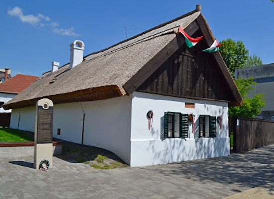 hungary/southern-great-plain/attraction/petofi-szulohaz-es-emlekmuzeum