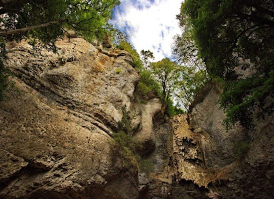 france/burgundy/attraction/le-bout-du-monde-grotte