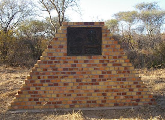 botswana/serowe/attraction/lipscombe-monument