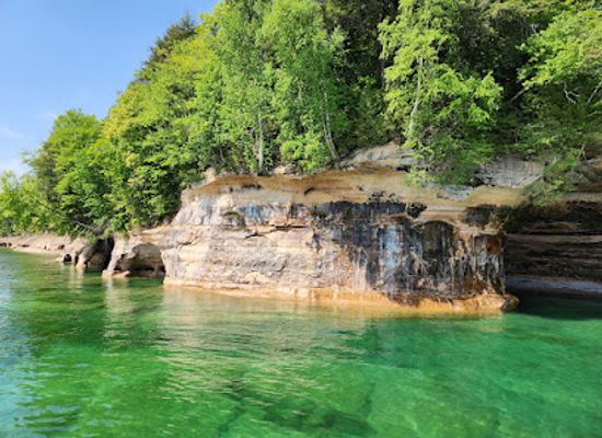 michigan/upper-peninsula/attraction/glass-bottom-shipwreck-tours-munising