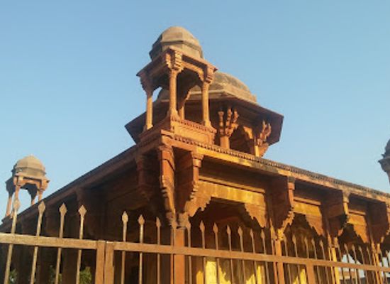india/agra/sikandra/attraction/dhakri-ka-mahal