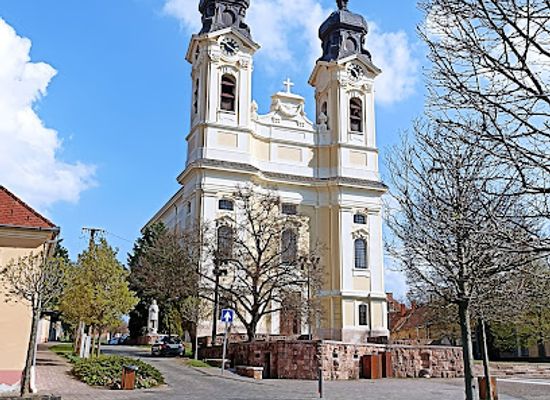 hungary/central-transdanubia/attraction/kossuth-ter