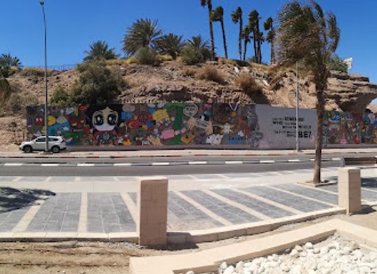 israel/eilat/dolphin-reef/attraction/kir-hazichronot-haenak